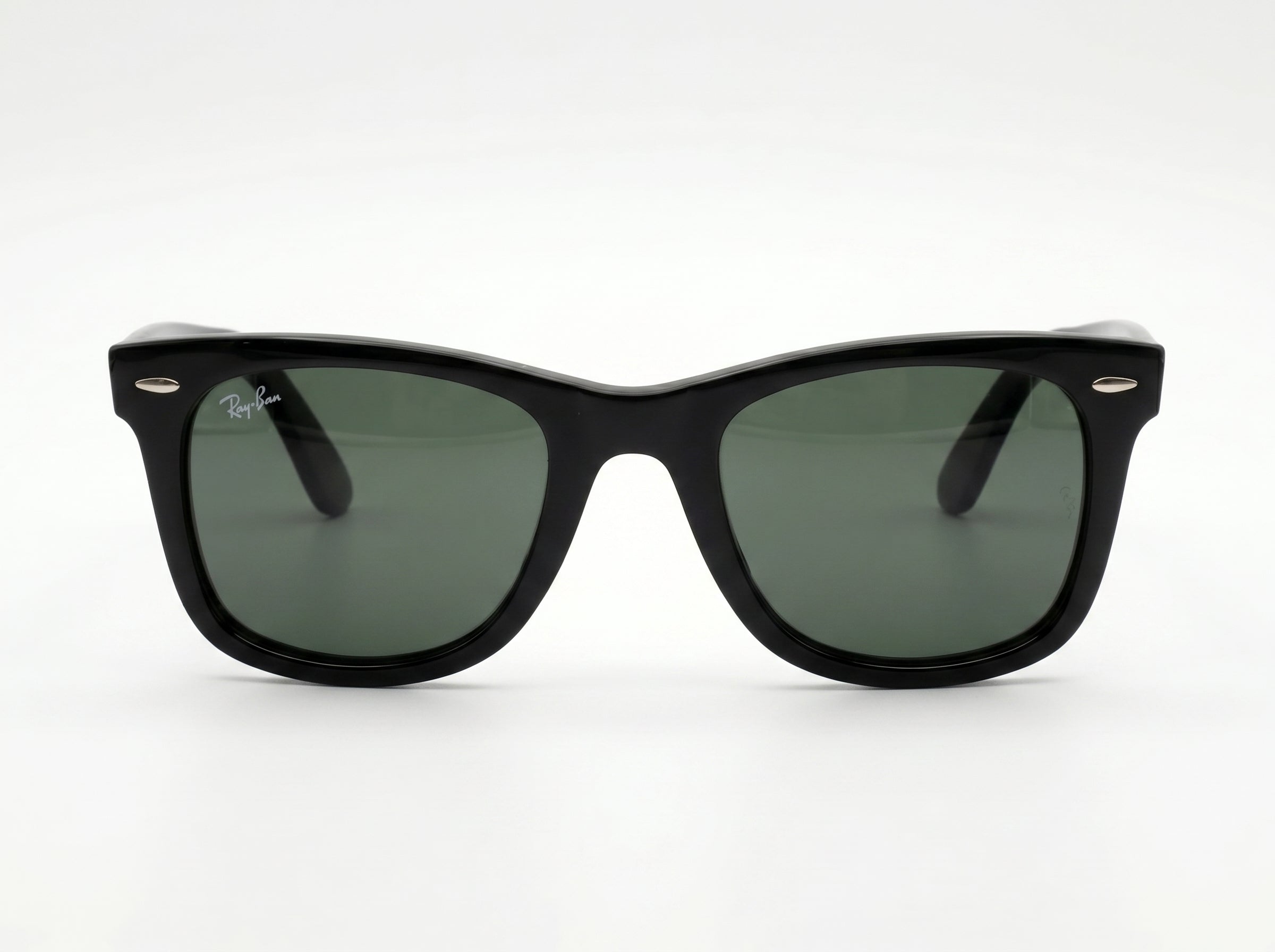 Ray-Ban Original Wayfarer 2140 – Monture noire classique et verres verts G-15