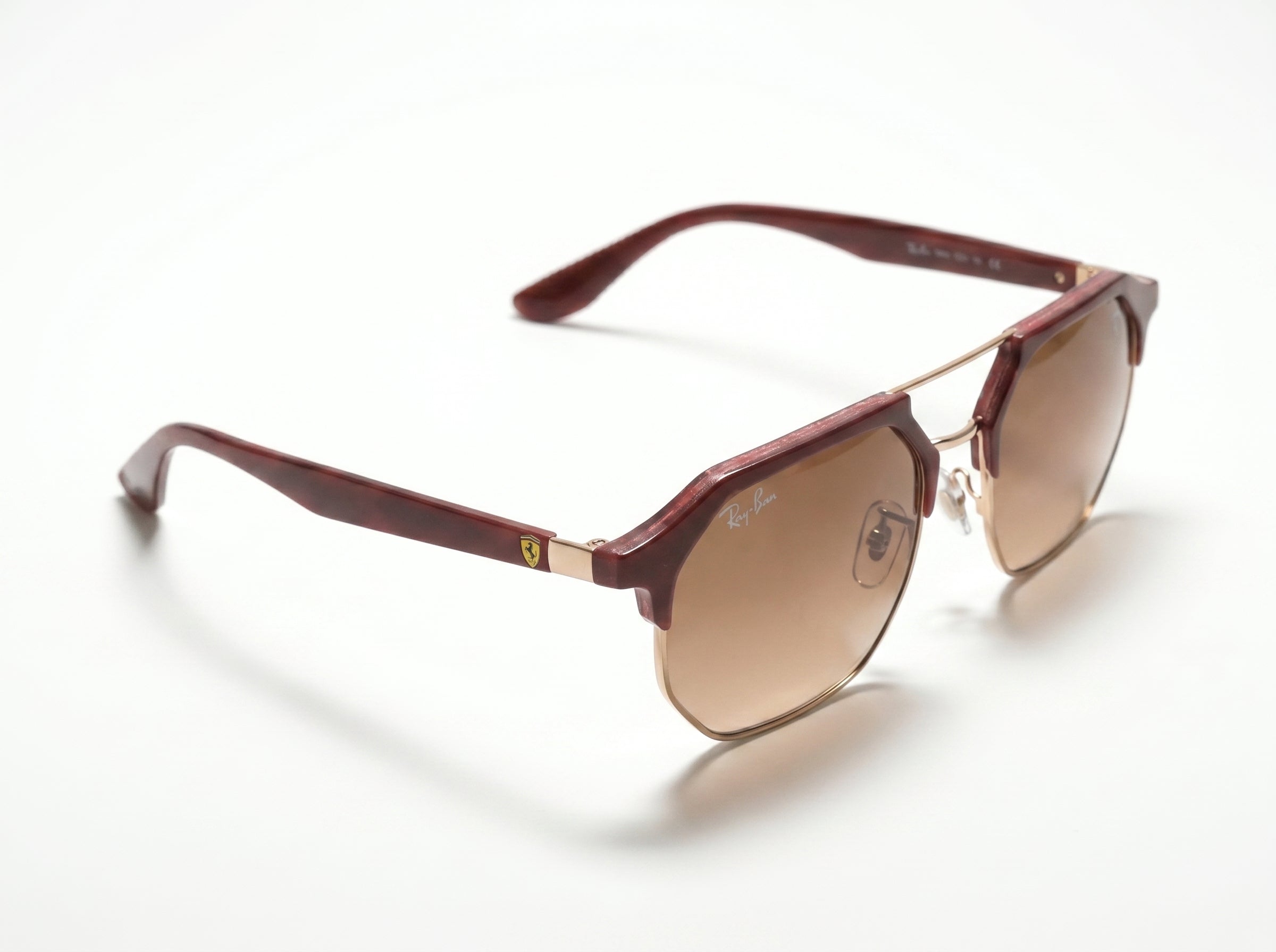 Ray-Ban Ferrari Edition 2170 – Lunettes de soleil géométriques aux verres brun doré dégradé